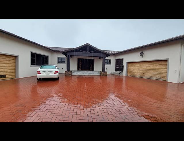 3 BEDROOM TOWNHOUSE FOR SALE IN SHELLY BEACH